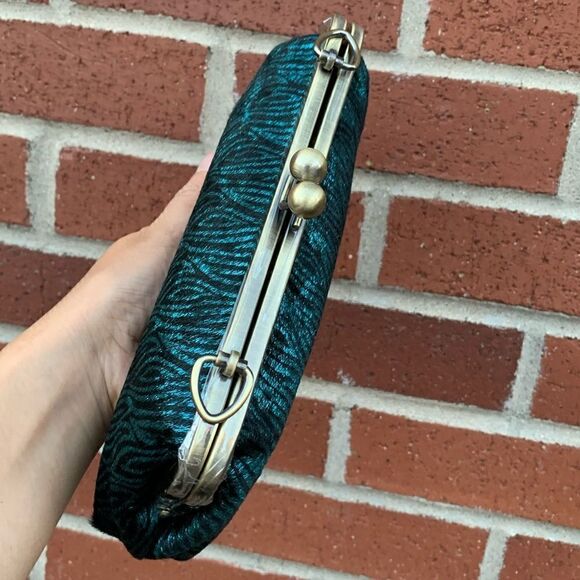 Handmade Real hair-on-cowhide Pattern Printed Kisslock Clutch/Crossbody - Picture 11 of 15